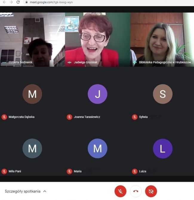 W oknie programu Google-Meet widoczna autorka (w środku) oraz po lewej jedna z uczestniczek spotkania i po prawej prowadząca spotkanie.1