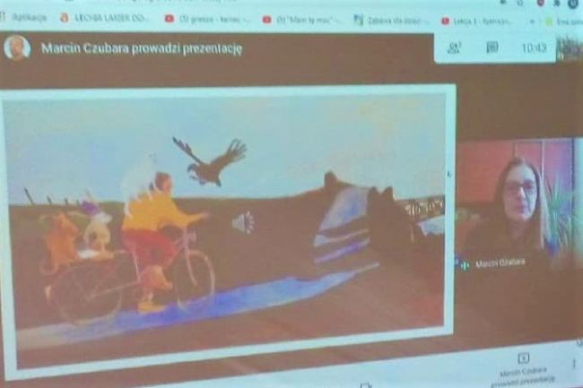 slajd z bajki „Rower Walentynki” i prowadząca zajęcia