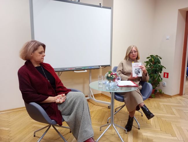 Pisarka z prowadzącą spotkanie