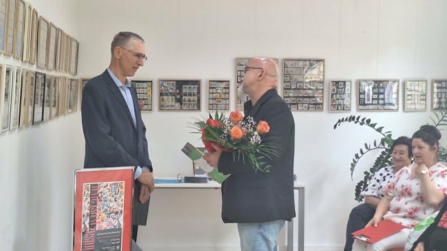 autor wystawy i uczestnicy finisażu