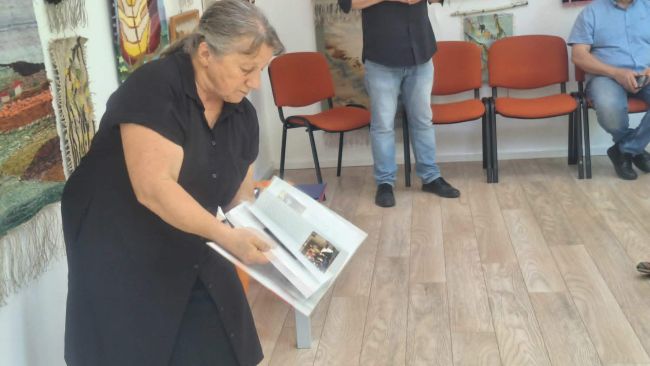 na zdjęciu uczestnicy finisażu