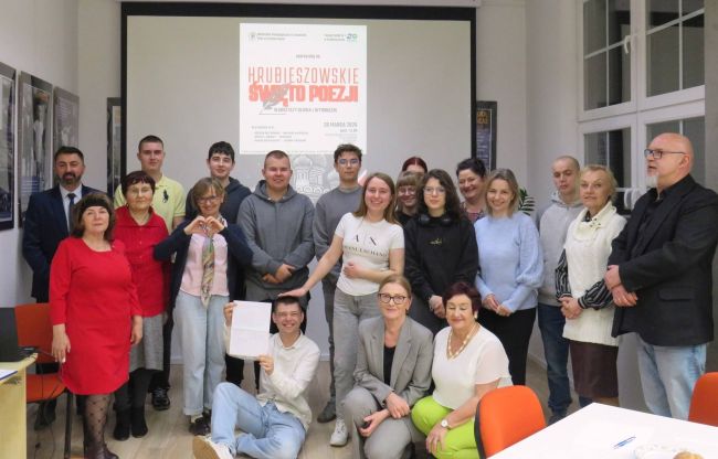 na zdjęciu uczestnicy Hrubieszowskiego Święta Poezji