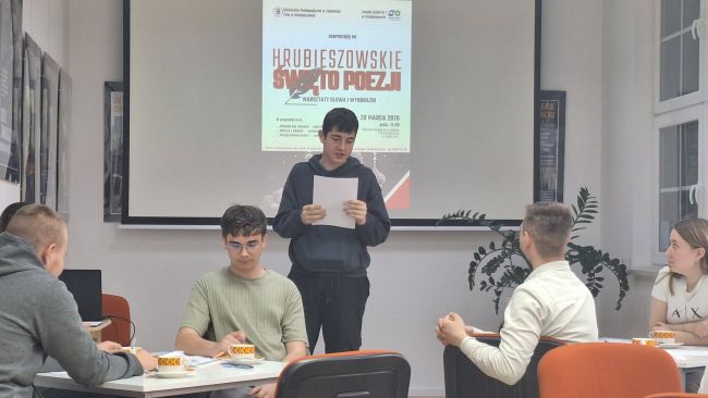 na zdjęciu uczestnicy Hrubieszowskiego Święta Poezji