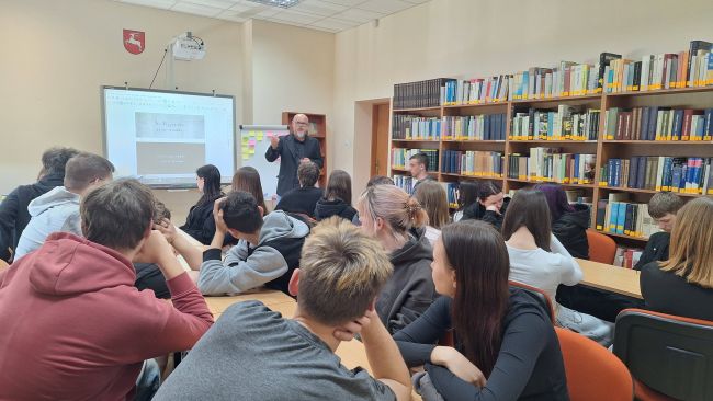 Prowadząca zajęcia i uczniowie