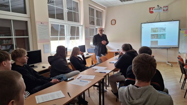 Prowadząca zajęcia i uczniowie