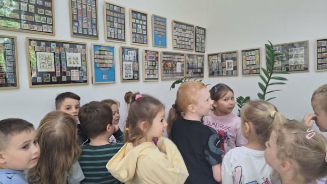 Grupowe zdjęcie przedszkolaków