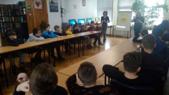 Zajęcia biblioterapeutyczny: "Plotka wyleci wróblem, a wróci wołem".