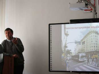 Pan Marek Marcola podczas prelekcji