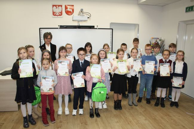 Pamiątkowe zdjęcie finalistów konkursu 