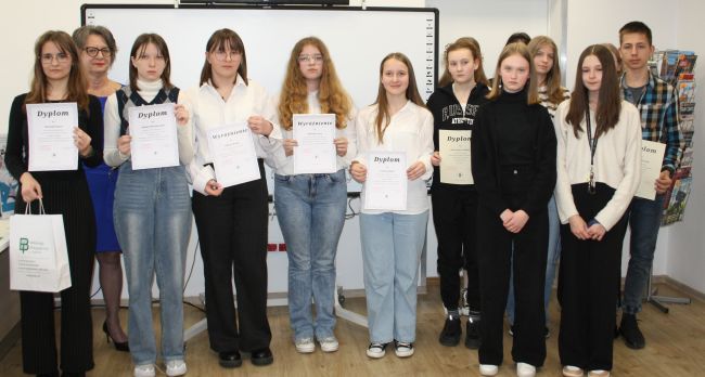 finaliści Wojewódzkiego Konkursu Czytelniczego „Czy znasz…?”, kl. 7-8