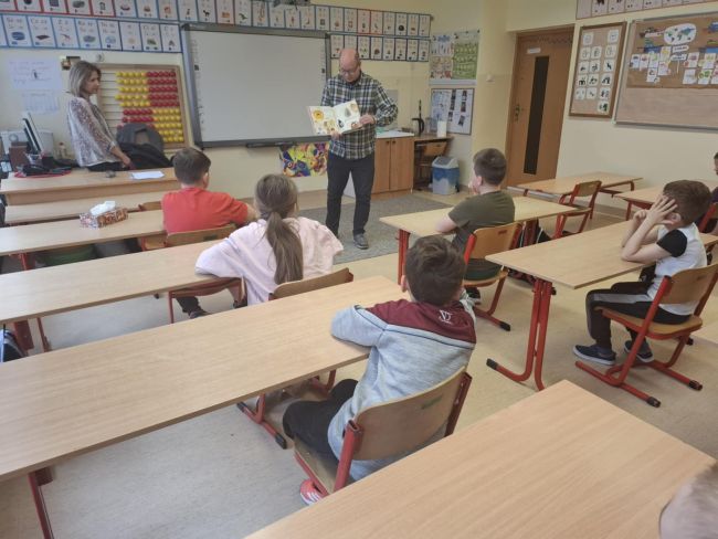 Nauczyciele Biblioteki Pedagogicznej podczas zajęć w Specjalnym Ośrodku Szkolno-Wychowawczym.
