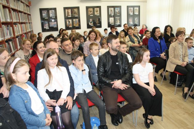 Uczestnicy wraz z opiekunami przed ogłoszeniem wyników konkursu.